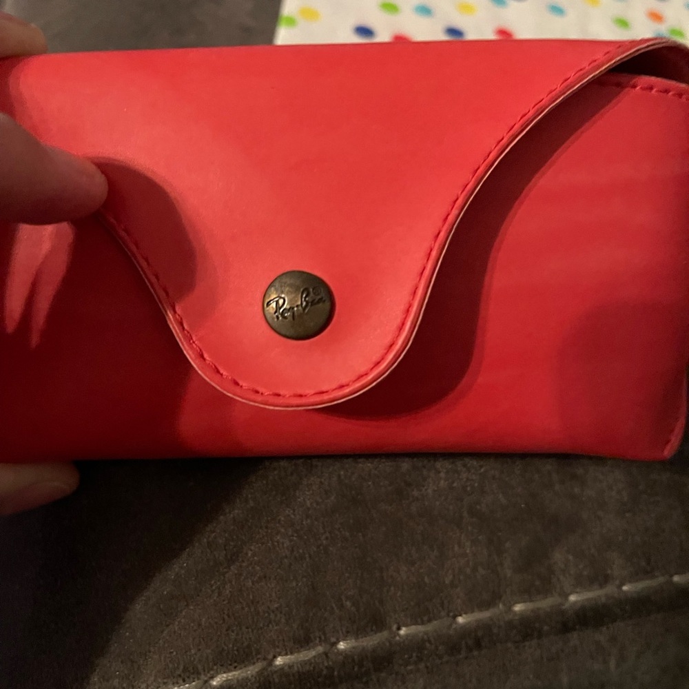 Ray-Ban Red Case - Picture 4 of 5